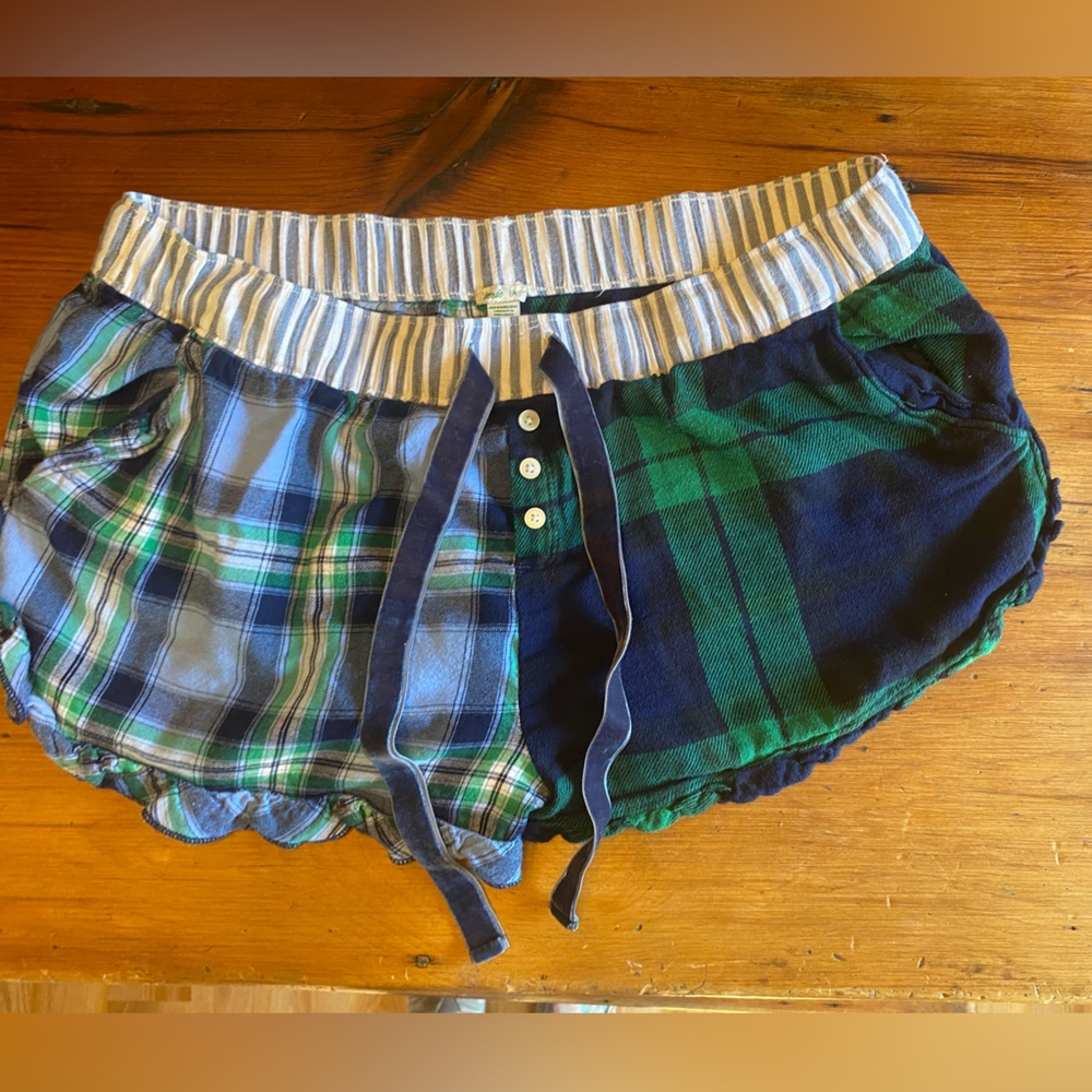 American Eagle Outfitters size large flannel shorts
